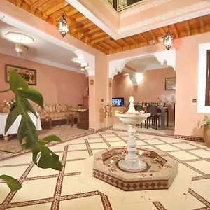 https://riad-la-famille.marrakeshhotelsmorocco.com